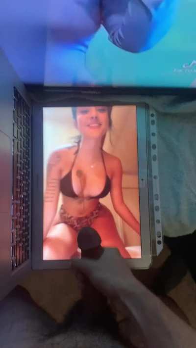 Fat nut for Malu&rsquo;s sexy body
