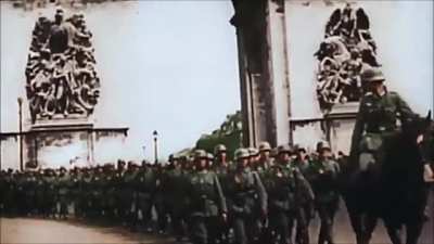 Aptal animeleri bırak Hitlerin sana ihtiyacı var!