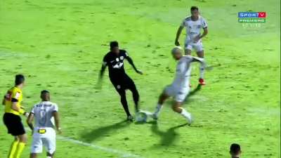 Bragantino x Atl&eacute;tico Mineiro - P&ecirc;nalti em cima do Arana no &uacute;ltimo lance. E a&iacute;, foi p&ecirc;nalti?
