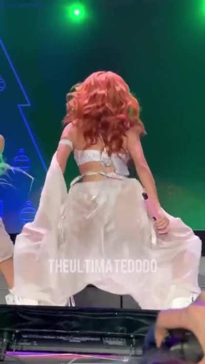 Doja is such a superstar, I don't think yall understand!! 😭