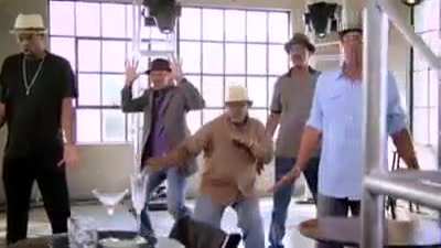 *crian&ccedil;a morrendo nafabrica de chocolate* oompaloompas: