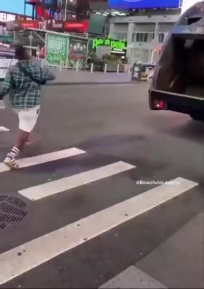 Taking a second to keep the streets clean