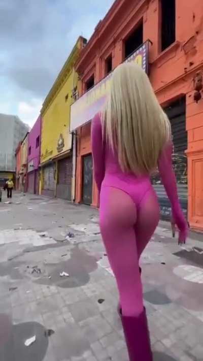 🏃🏼&zwj;♀️