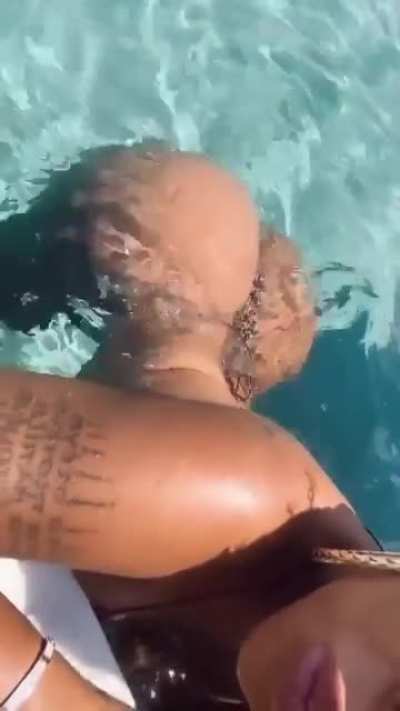 Under water azz