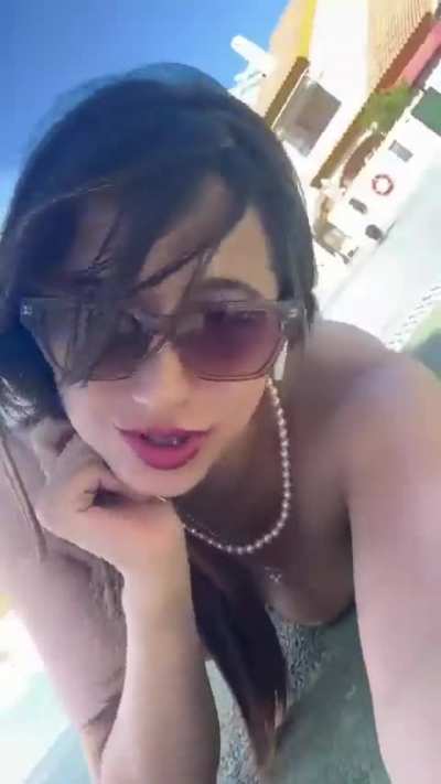 Amiga Quite&ntilde;a en espa&ntilde;a pt 2 le encanta ense&ntilde;ar las nalgas jaja 😋