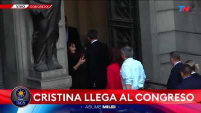 Entrada de cristina haciendole 