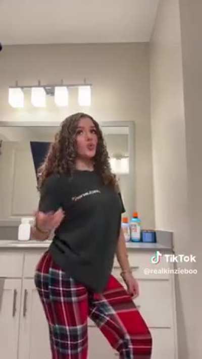 @realkinzieboo