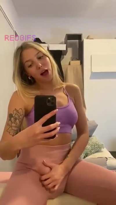 Write "yes" and I'll send you a video of me cumming from jerking off..