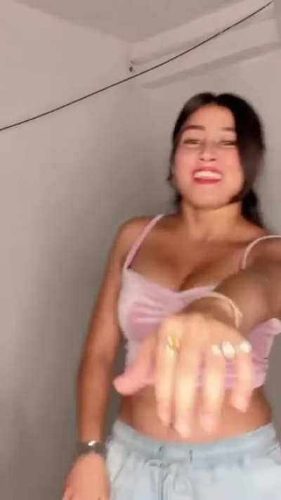 Damn her jiggling tits are such a treat