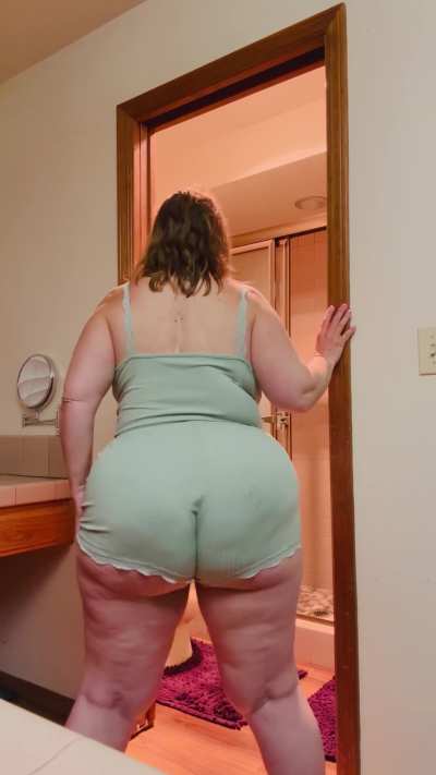 Smell that? It&rsquo;s your pre-poop 💨 💩 dinner. Lick my asshole clean after I flood it with sulfur. Make Mommy proud 😈