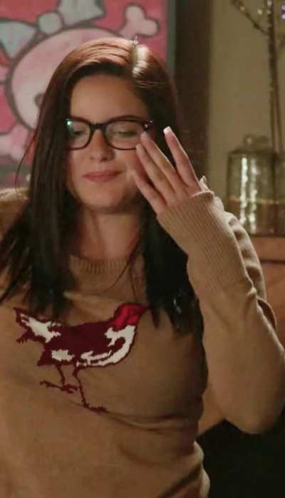 Ariel Winter &amp;amp; Sarah Hyland in Modern Family