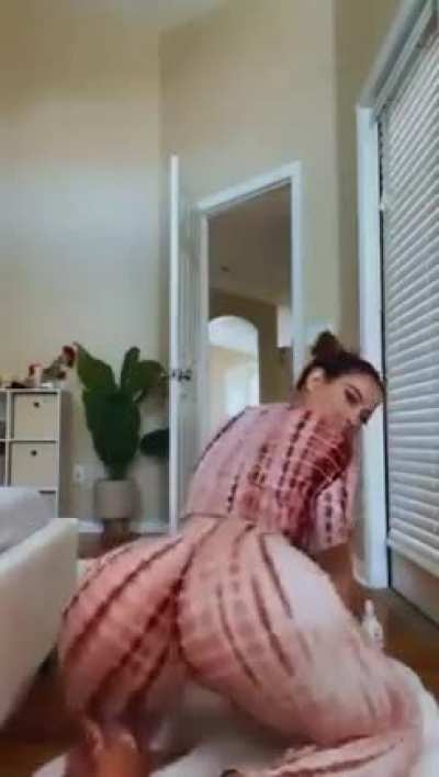 Slut twerk