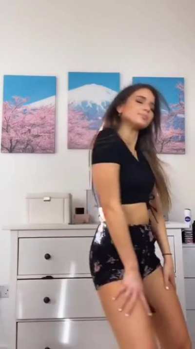 Lemme bless this page rq😳🍑