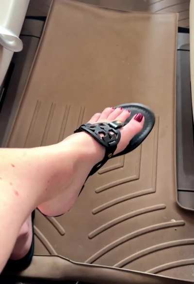 Would you sneak a look at my feet if you were sitting next to me? 🤔 