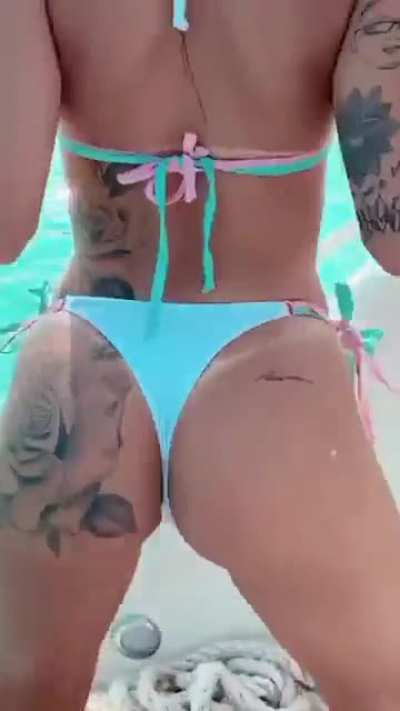 Pack da Mc Mirella gr&aacute;tis, deixa teu WhatsApp a&iacute; embaixo que eu chamo