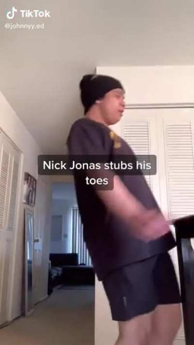 Nick Jonas stubs his toe