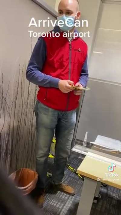 Elderly man detained and threatened with 5k fine for not having an app on his phone.