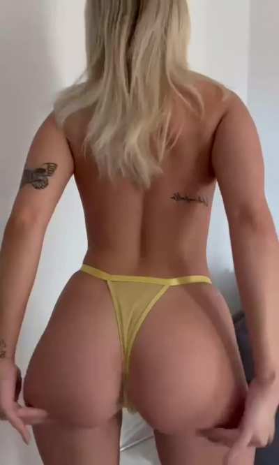 Wiggle wiggle wiggle 🐰🍑