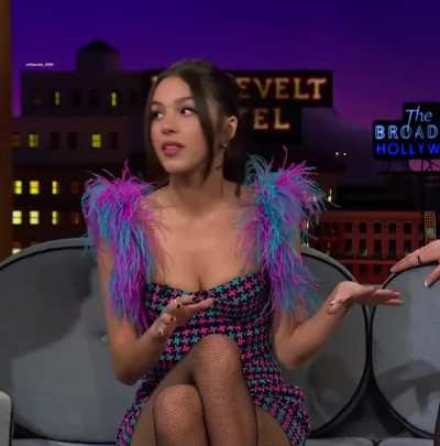 0livia is the cleavage queen!