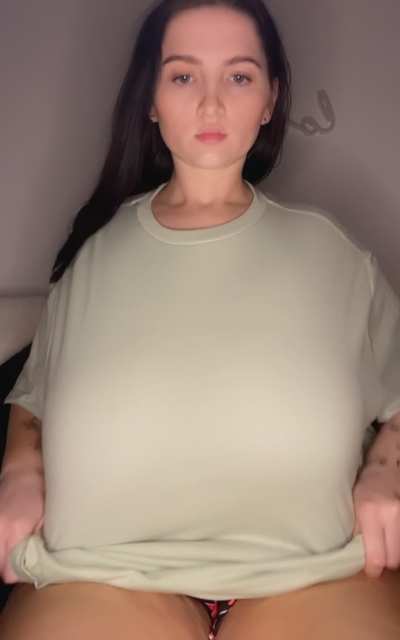 It&rsquo;s my birthday so enjoy my bday titties 🎉