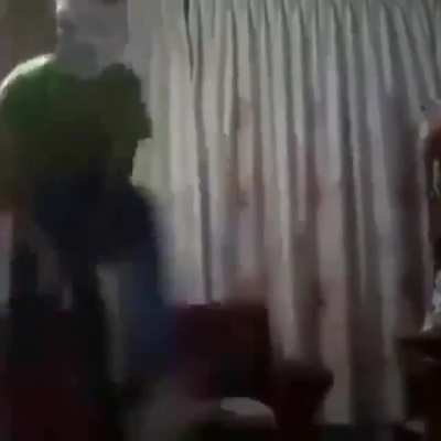 Se rompió los huevos el sinónimo.