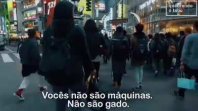 Sem palavras,Só o clamor dos humanos por paz! Charles chaplin com veemência e gratidão no discurso pacifista! Por um mundo melhor.