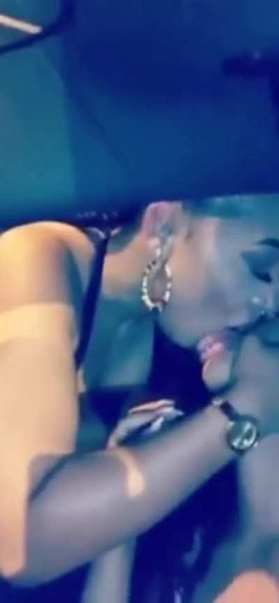 Kissing kapree