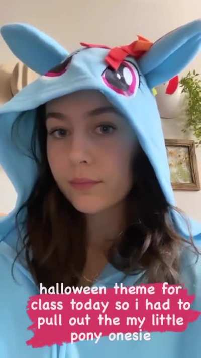 What a sexy expression of Emma Fuhrmann!