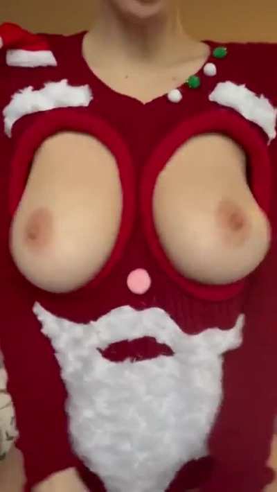 My sweater can&rsquo;t handle those titties