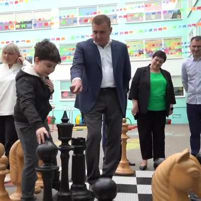 Умеешь играть в шахматы?