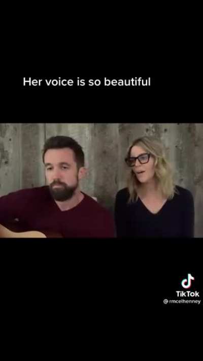 Rob and Kaitlyn with a beautiful duet. Didn&rsquo;t know they were such great singers!