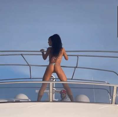 Skinny jiggle