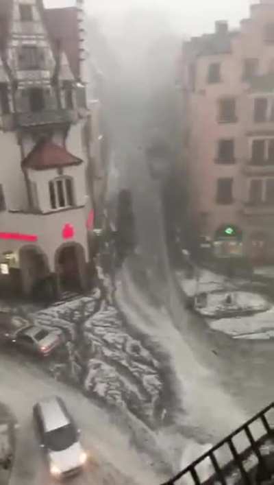 T&uuml;bingen gestern gegen 20 Uhr... (Jaja nicht Stuttgart direkt)