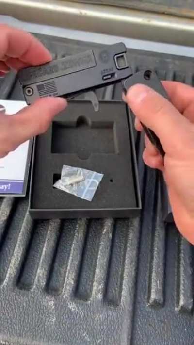 James Bond - level &ldquo;credit card gun&rdquo;