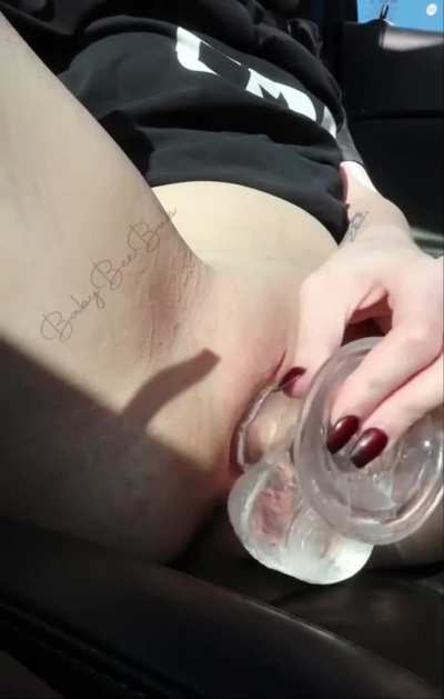I&rsquo;ll blow you in the front seat if you fuck me in the backseat 😈😈