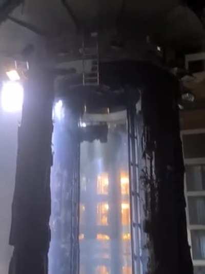 World's largest freestanding aquarium bursts in Berlin (1 million liters of water and 1,500 fish)