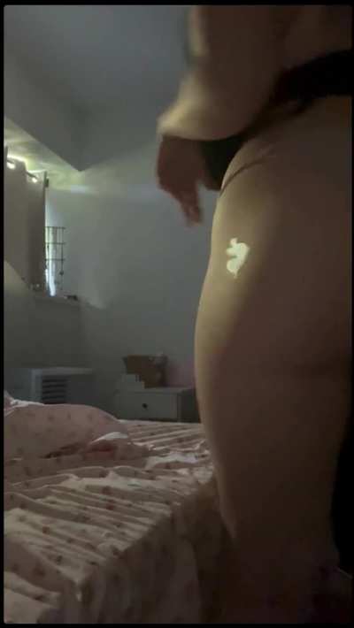 ass and jiggling