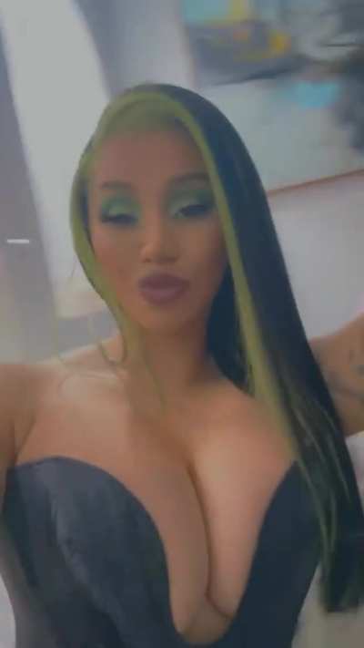 XXL CLEAVAGE