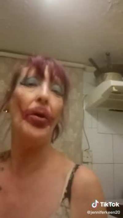 Mom's doing Younique again