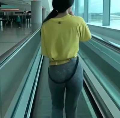 Valkyrae&rsquo;s ass is mesmerizing 🤤