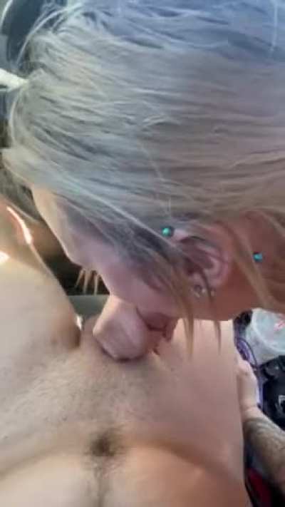 I love sucking dick in the car