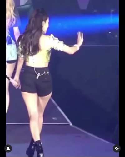 Jisoo’s ass