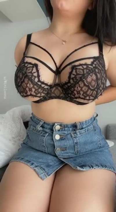 How’s my outfit for our first date?