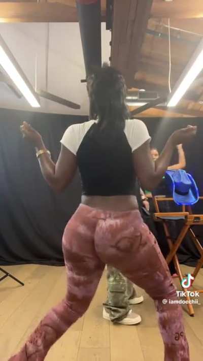its heavy 🍑
