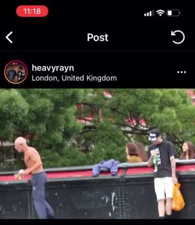 Peep in London 🇬🇧, had never seen it before so thought I&rsquo;d share. Just vibing with that dancing man