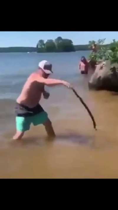 Watch how this hero saves people&rsquo;s lives from the snake.