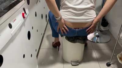 farts in the trash can