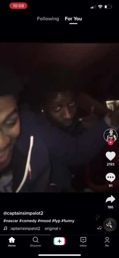 Dude in the back doesn&rsquo;t know what to think