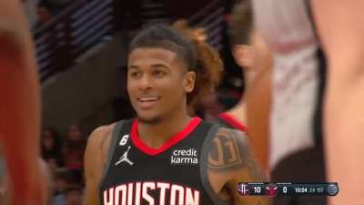 [Highlight] Alperen Sengun hits Jalen Green with a between the legs pass. Jalen then hits the And-1 three pointer to cap off a Rockets a 10-0 run.