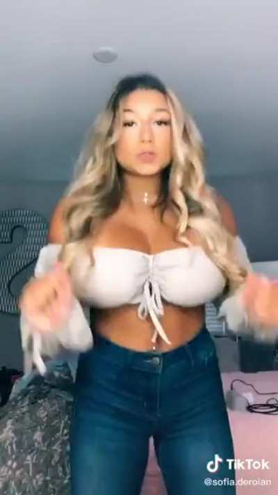There&rsquo;s no way in hell shes 16 lol
